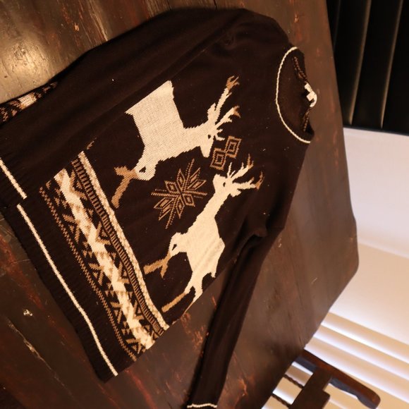 Bundle of Sweaters (5) - Picture 8 of 10